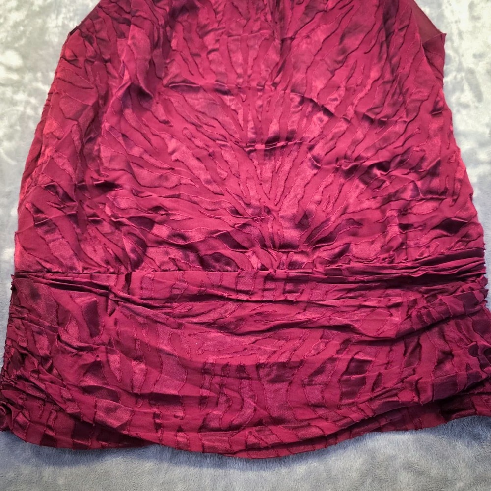 White House Black Market Women's 8 Burgundy Silk Crinkle Sleeveless Smocked Top - Picture 3 of 11